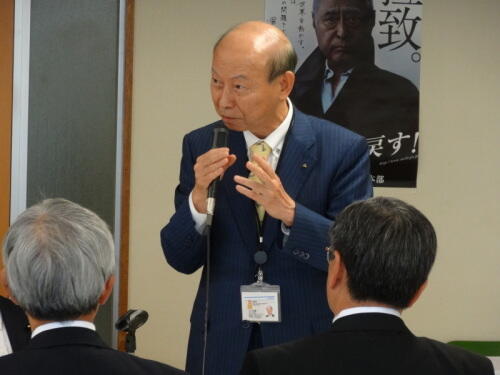 画像：意見を述べる石井地方税財政常任委員長（富山県知事）
